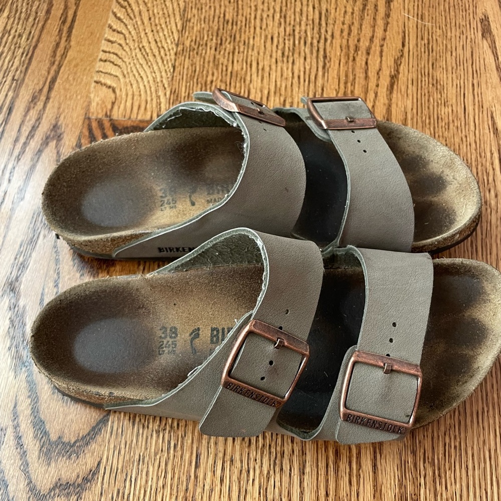 Birkenstock Women’s Arizona Sandals size 38 (7)